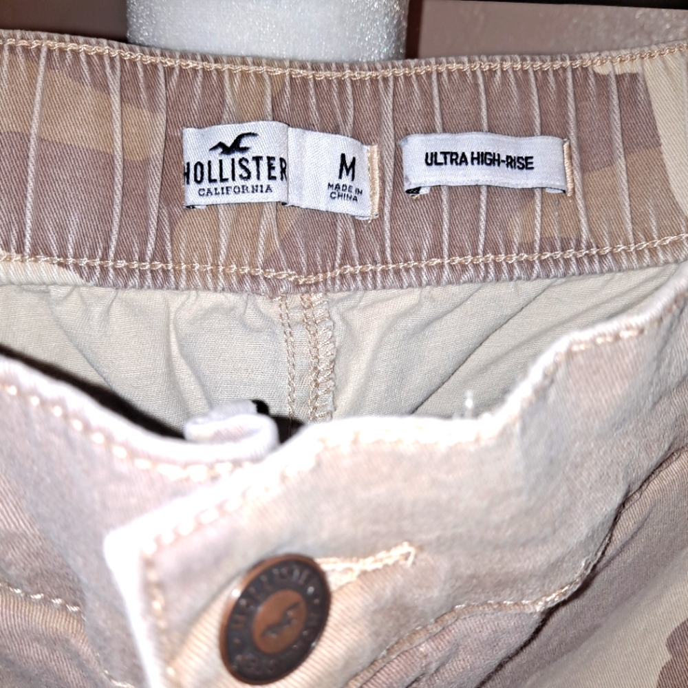 Hollister Kahki and Cream Camo Cargo Hi Rise Style Pants Size Medium - Picture 5 of 5